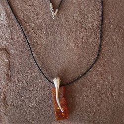 Collar de Plata con Ámbar